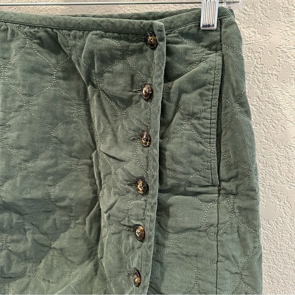 Madewell Corduroy Quilted Mini Skirt in simply sage green - Picture 4 of 9